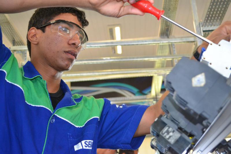 Alfag do Brasil celebra o Dia do Técnico Industrial